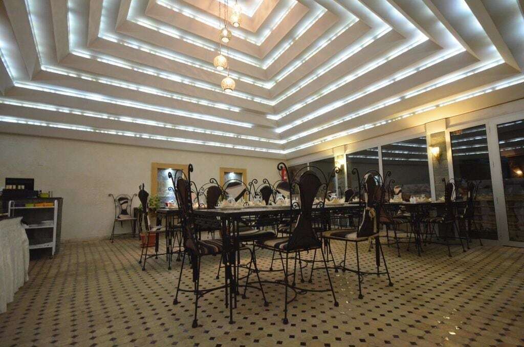 Hôtel-Café-Restaurant Pyramides, Taza Exterior foto